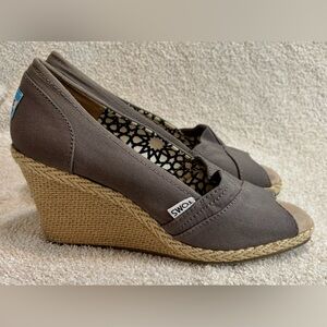 TOMS Women's Classic Espadrille Wedge Sandal 8M GREY